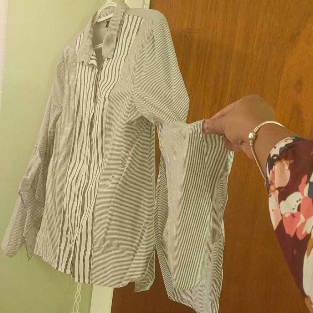 Blouse - Picture 2 of 3